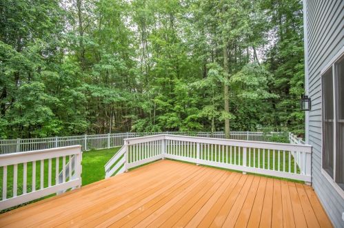 24 Meetinghouse Rd, Granby CT  06035-1626 exterior