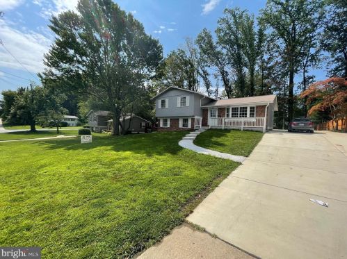 8203 Old Oaks Dr, Springfield VA  22152-1822 exterior