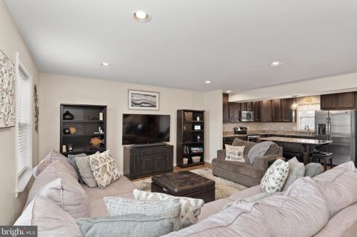 262 Melbourne Ln, Navy Sup Dpt PA  17055-6674 exterior