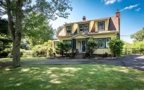 88 Ridge Rd, Valley Cottage, NY 10989-2527
