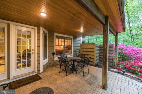 11410 Hollow Timber Ct, Herndon VA  20194-1980 exterior