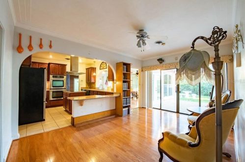 717 Palmer St, Orlando FL  32801-4040 exterior