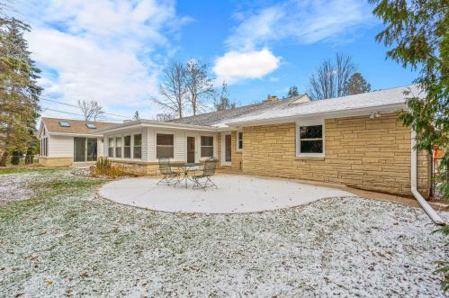 7705 Lake Dr, Milwaukee WI  53217-2910 exterior