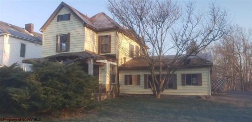 416 Murray Ave, White Hall, WV 26554-1961