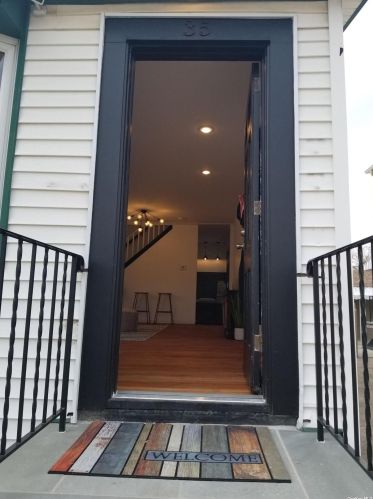 35 Lawson Ave, East Rockaway, NY 11518-1718