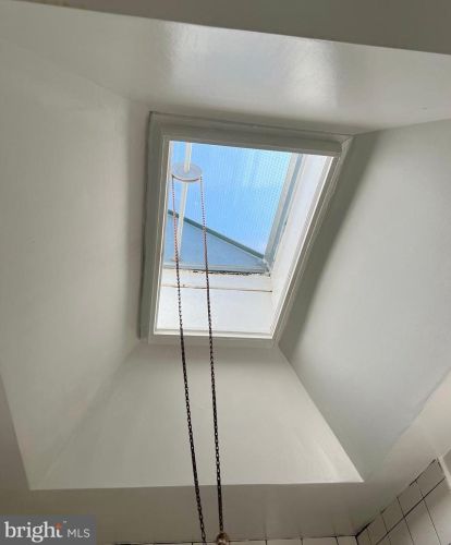 6810 Guyer Ave, Philadelphia PA 19142-2518 exterior