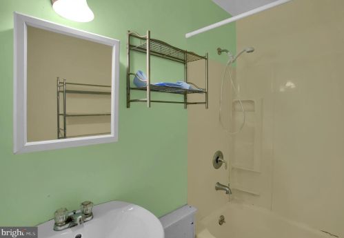 2001 Derry St, Harrisburg PA 17111-1643 exterior