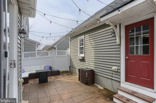 302 Witwer Way, Mount Joy PA  17552-1162 exterior