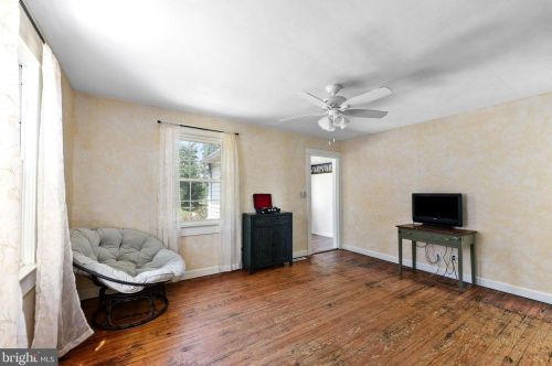 709 Walnut St, Slaughter Beach DE  19963-1233 exterior
