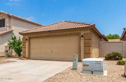 2141 Iowa St, Chandler, AZ 85225-2953