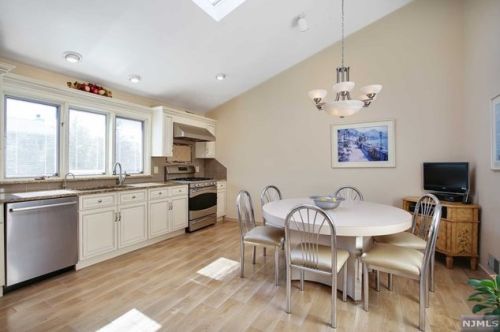 236 Gilbert Ave, Elmwood Park NJ  07407-2813 exterior