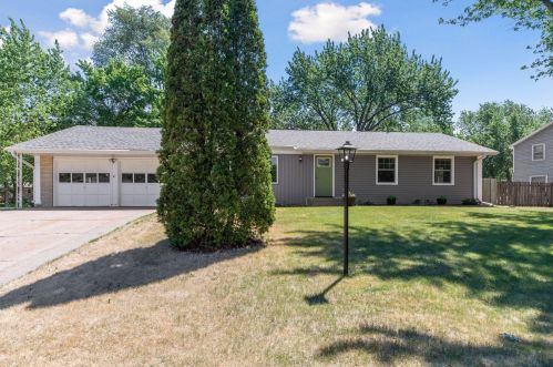 10725 Xavis St, Minneapolis, MN 55433-4035