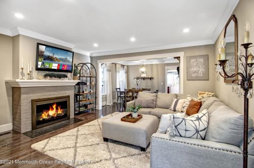 23 Hubbard Ave, Tinton Falls, NJ 07701-5532