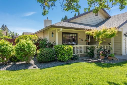 110 Almond Dr, Winters, CA 95694-2106