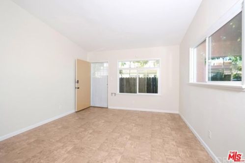 6127 Linden Ave, Long Beach, CA 90805-2977