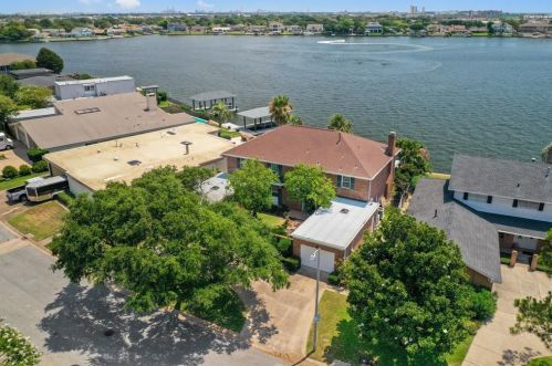 2926 Dominique Dr, Galveston, TX 77551-1571