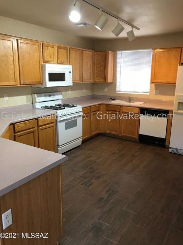 7326 Nevil Dr, Tucson AZ  85746-2564 exterior