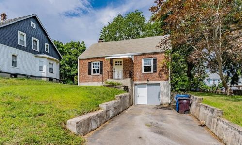 11 Hooker St, New Britain, CT 06053-3826