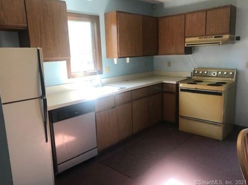 483 Chestnut Hill Ave, Waterbury CT  06704-1688 exterior