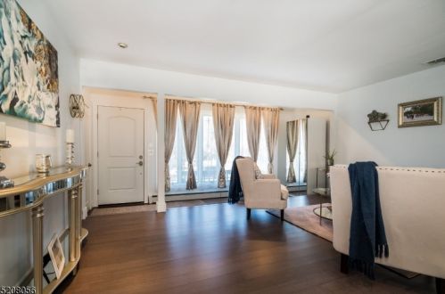 10 Overlook Ave, West Paterson NJ  07424-1917 exterior