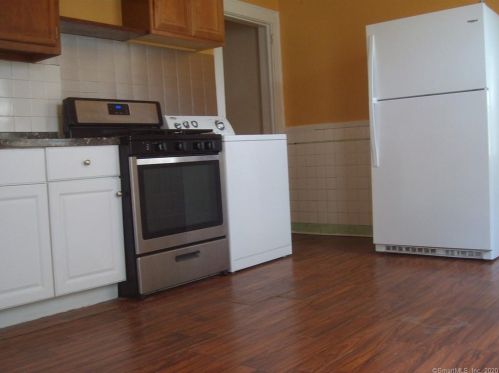 509 Brooks St, Bridgeport, CT 06608-1303