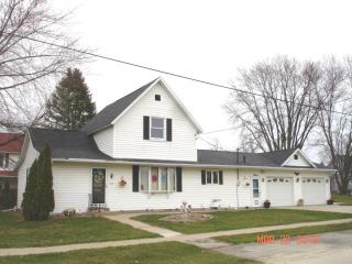 103 Mary St, Earlville, IA 52041-2539