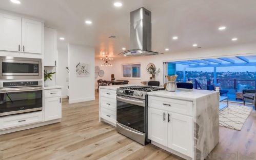 5057 September St, San Diego CA  92110-1222 exterior