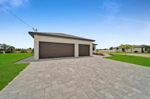 1300 4th Ln, Cape Coral, FL 33991-0015