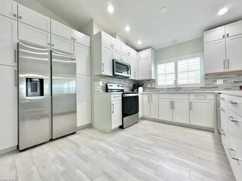 568 95th Ave, Naples FL  34108-2453 exterior