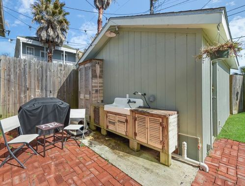 1509 Mechanic St, Galveston TX 77550-2531 exterior