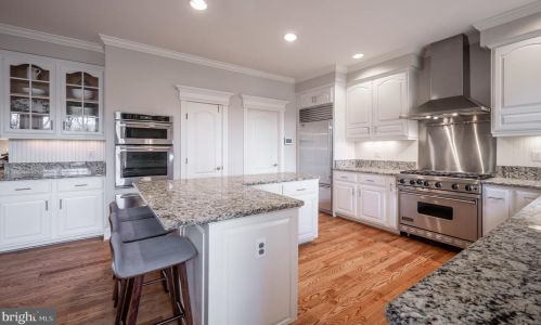 281 Golden Woods Ct, Great Falls VA  22066-4152 exterior