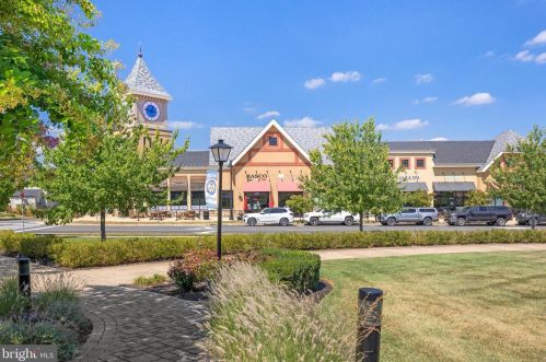 11 Broad Way, Lovettsville VA  20180-8608 exterior