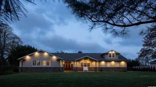 241 Willetts Ln, West Islip, NY 11795-4616