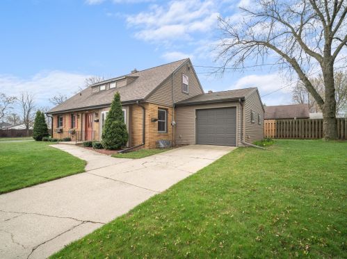3205 Coolidge Pl, Manitowoc, WI 54220-3657