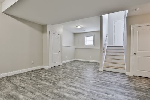 18 Pillsbury Rd, Londonderry NH  03053-2925 exterior