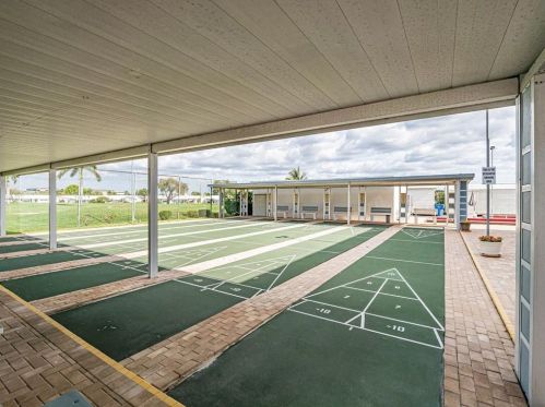 2021 18 Dr, Boynton Beach FL  33426-6418 exterior