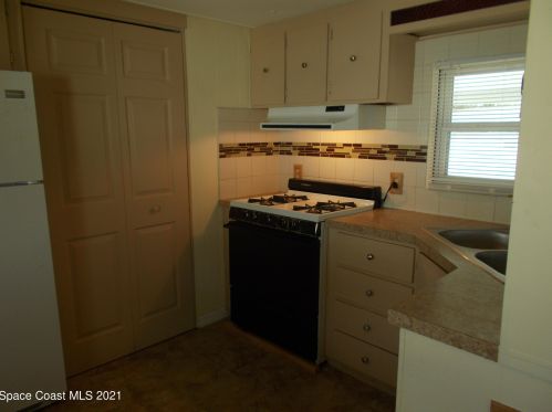 917 Hawthorn Cir, Sebastian, FL 32976-7500