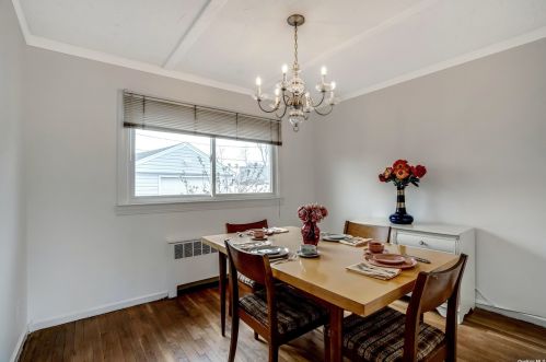 230 Gilling Rd, Seaford NY  11783-1003 exterior