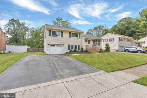 1062 Wagoner Dr, Wilmington, DE 19805-1033