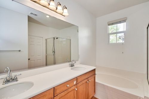 20 Travis Rd, Buena Park CA  90621-8426 exterior