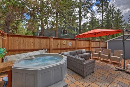 1081 Eagle Mtn Dr, Big Bear City CA  92314-9522 exterior