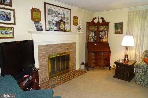 682 Salfordville Rd, Harleysville, PA 19438-2202