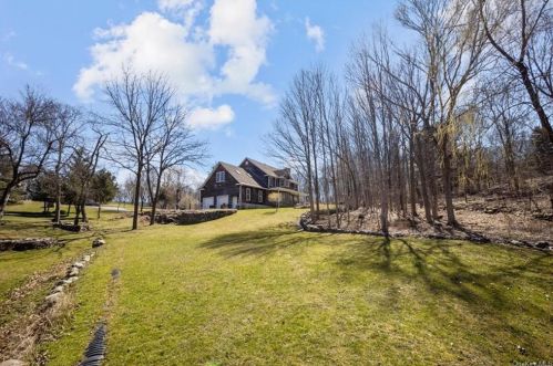 7 Menayas Ct, Washingtonville NY  10992-2032 exterior