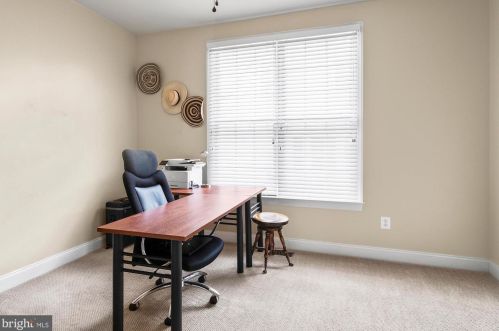 5737 Waterloo Bridge Cir, Haymarket VA  20169-8117 exterior