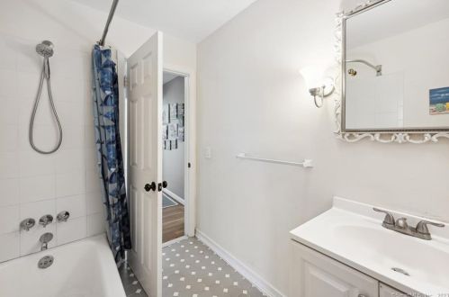 5 Van Buren Cir, Stamford CT  06906-2421 exterior