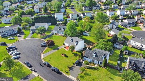 5624 Reardon Ln, Woodbridge VA  22193-3756 exterior