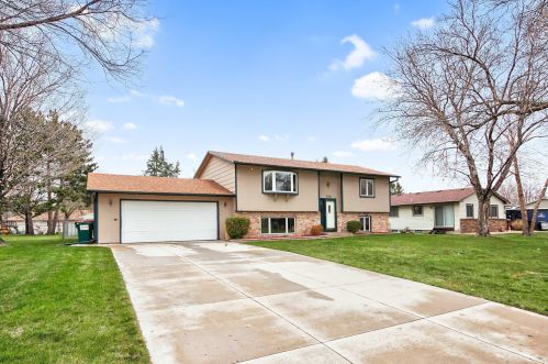 2361 112th Ln, Minneapolis, MN 55433-3612