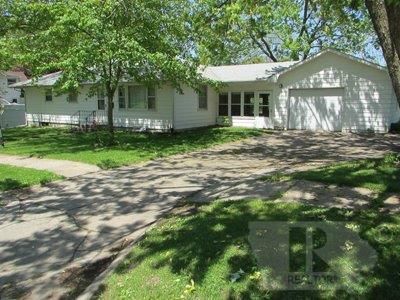 509 Clay St, Trenton, IA 52641-2326