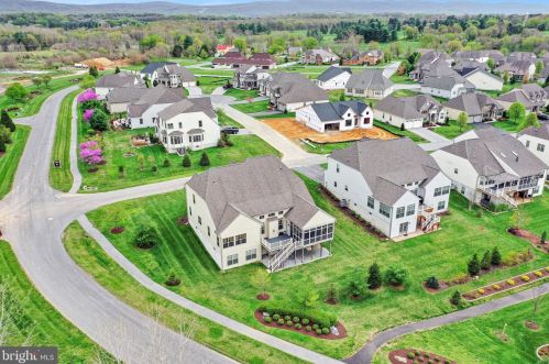 315 Lewis Washington Dr, Charles Town WV  25414-5666 exterior