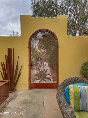 309 1 St, Tucson AZ 85705-7818 exterior